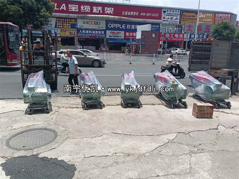 2023年7月26日，5臺(tái)單缸柴油發(fā)電機(jī)組試機(jī)發(fā)貨大連出口到非洲