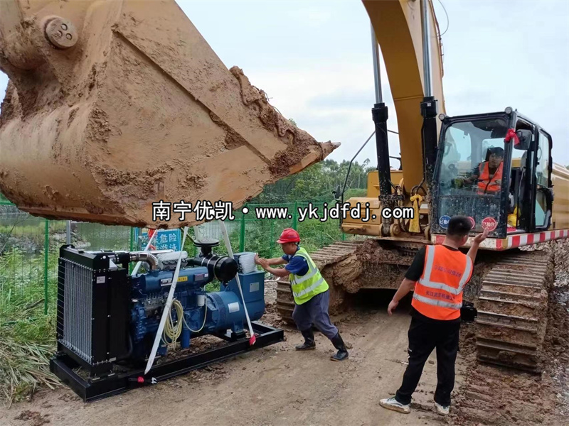 2023年8月10日，150kw濰坊雷納發(fā)電機(jī)組欽州項(xiàng)目到貨現(xiàn)場(chǎng)