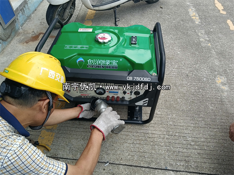 2024年5月5日，客戶(hù)到店自提一臺(tái)7kw等功率汽油發(fā)電機(jī)